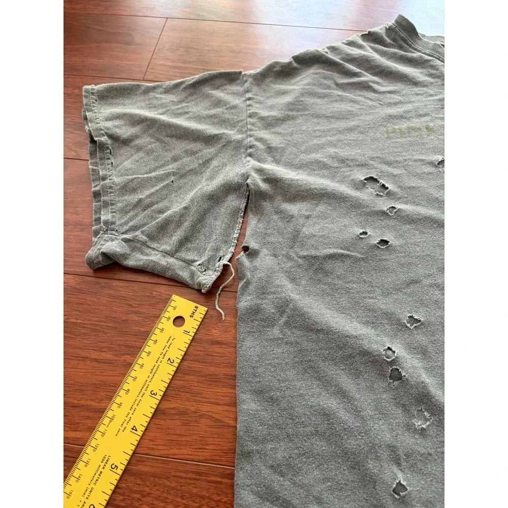 Vintage Pink Floyd Thrashed Gray Prism Rainbow Graphic Short Sleeve T-Shirt